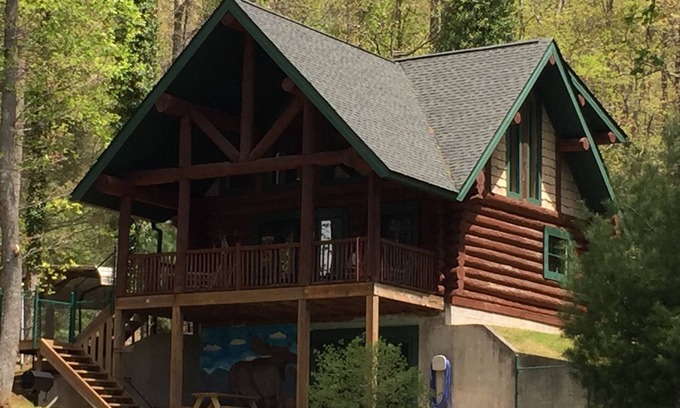 Brevard Cabin | Lake Side-Log Cabin-Cozy-Quiet-Brevard-Asheville-Hendersonville