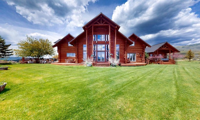 Glenwood Springs House | Lake Springs Luxury
