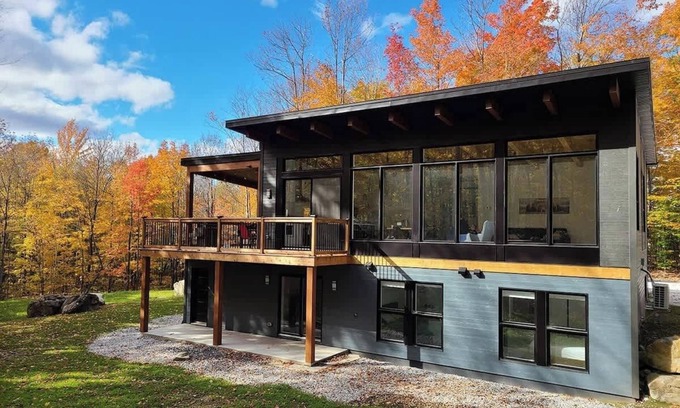 Eastman Ski Chalet | Lake Stukely on foot - Chenin Blanc