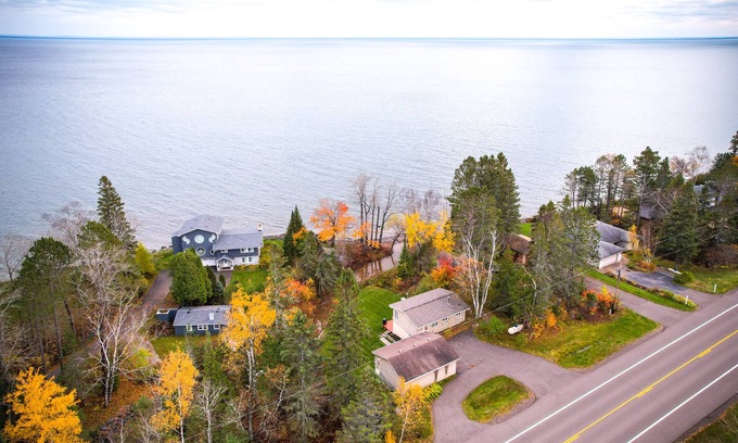 North Shore Apartment | Lake Superior Getaway - Walk to Water!