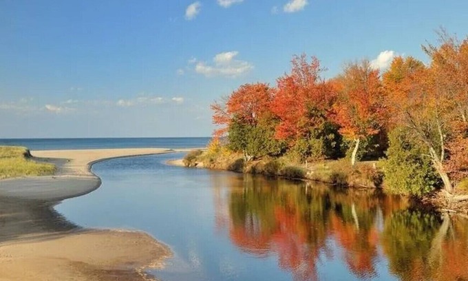 Rumely House | Lake Superior & River Luxury Home-1,000 ft of Beachfront