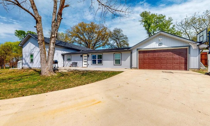 Quinlan House | Lake Tawakoni Thrill Main