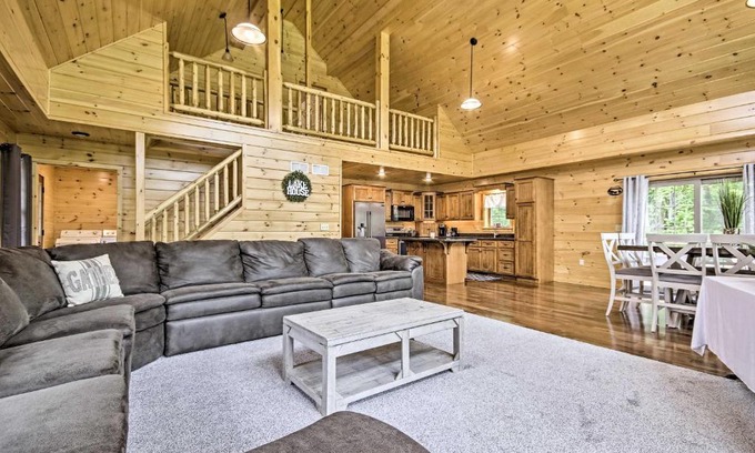 Wrightsville House | Lake View and Hot Tub Wrightsville Cabin!
