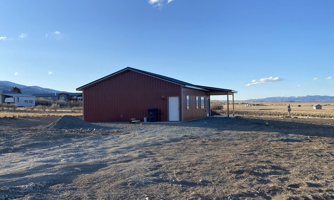 Broadwater County House | Lake view and nearby lake access
