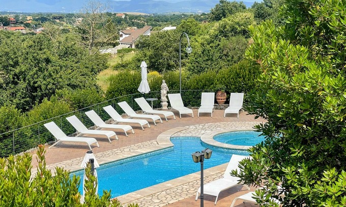 Montefiascone Villa | LAKE VIEW-BOLSENA. EXCEPTIONAL VILLA. POOL/JACUZZI. SLPS 24. EXCLUSIVELY YOURS!