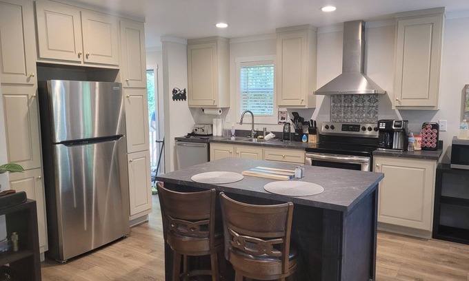 Martin House | Lake view charming 2-bedroom house with WiFi in Martin.