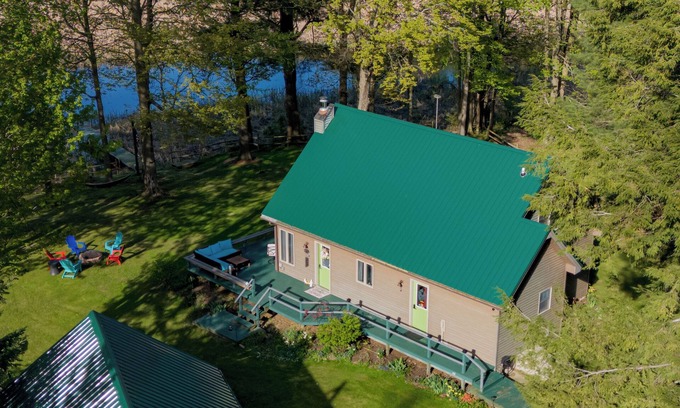 Sackets Harbor Cottage | Lake View Cozy Stays for Every Adventure, Live Like a Local,Next 2 Fishing Site.