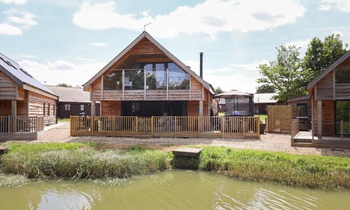 Thorpe On The Hill House | Lake View Lodge