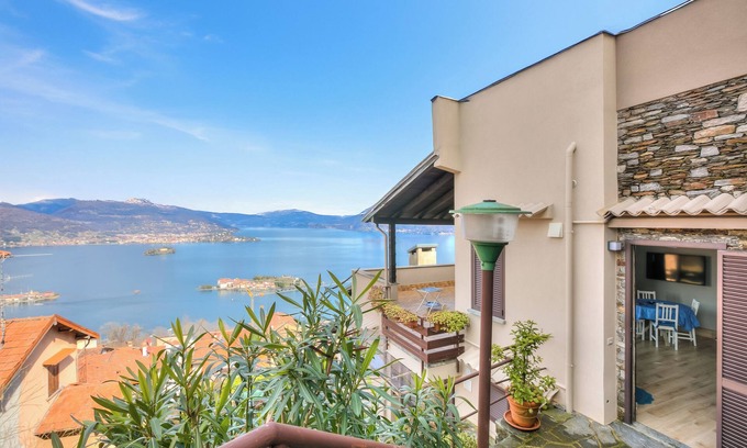 Carciano House | Lake View Terrace Over The Borromean Isla