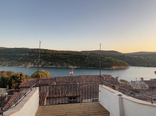 Bauduen Apartment | Lake View with Private Terrace