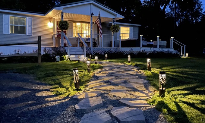 Cambridge Springs House | Lake views, comfort/nature @ The Castle Hill