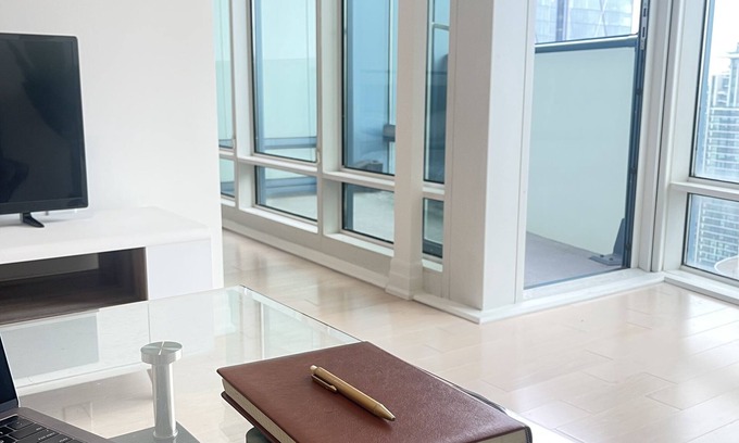 St. Lawrence Condo | Lake Views High Floor 1 Bed + 2 Bath + Den