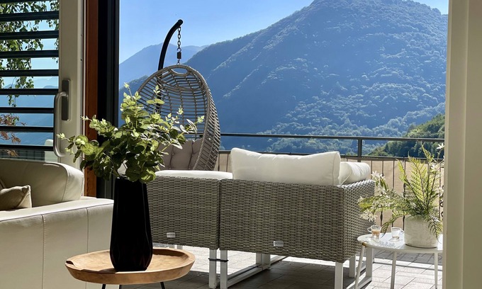 Cerano d'Intelvi House | Lake views