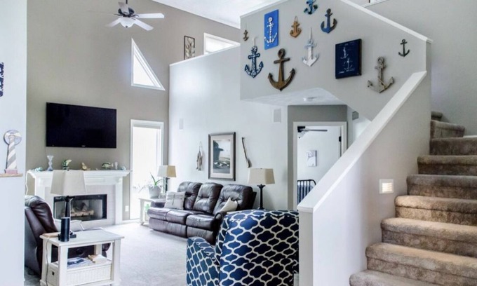 Syracuse House | Lake Wawasee Channel front Home away from Home!