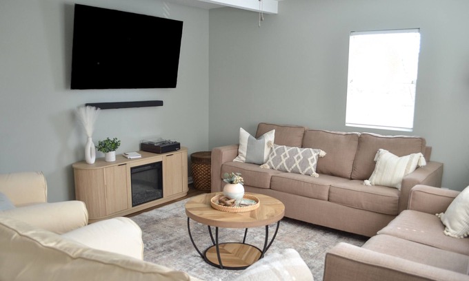 Syracuse House | Lake Wawasee FROG House, Surround Sound & Bikes