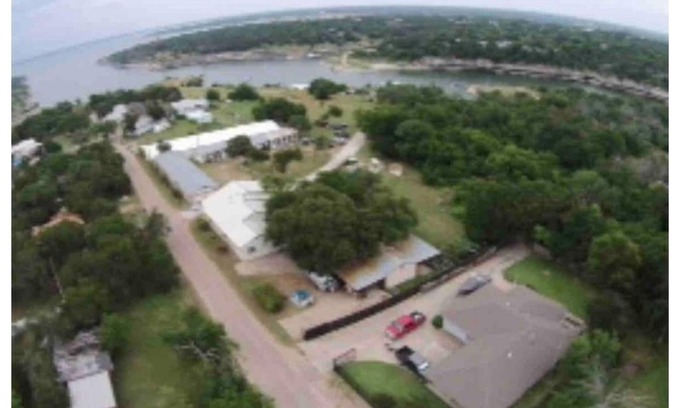 Laguna Park House | Lake Whitney Blue House Large Group Getaway Sleeps 20 (Lake access)