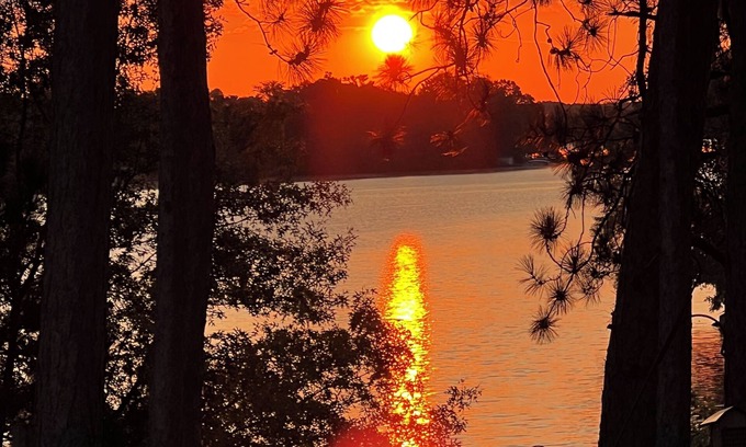 Lake Wissota Apartment | 🔥 Lake Wissota Lakefront · Families & Crews · Lg yard · Fire Pit · 1200 sq ft