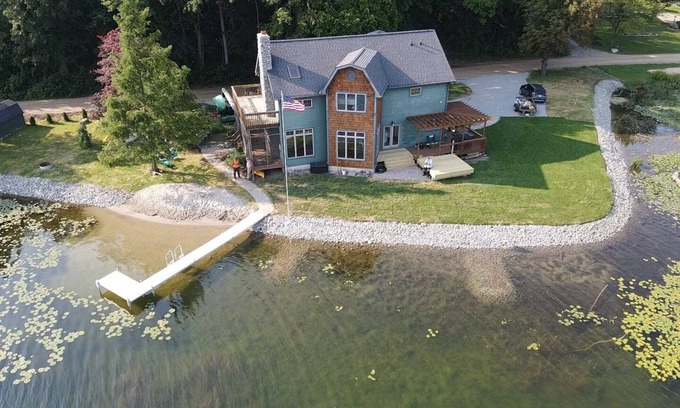 Brooklyn House | Lakefront 240 view, fireplace, hot tub, wineries near! Beautiful time of year!