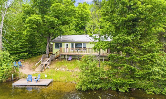 Harcourt Cottage | Lakefront 3 Bedroom Cottage - sleeps 6
