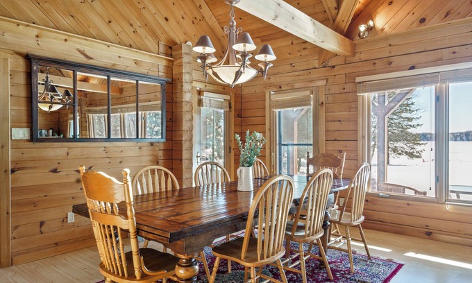 Fenelon Falls Cottage | Lakefront 5 Bdrm Stay | Sauna, Fireplace, Hot Tub