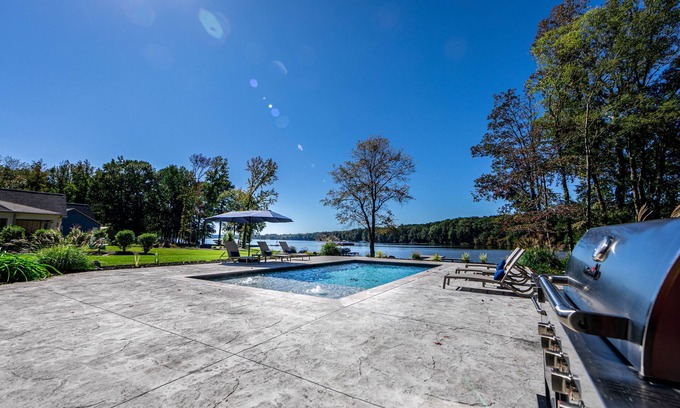 Lake Oconee House | Lakefront, 6 bedroom 5.5 bath with pool, game room and fire pit- sleeps 14