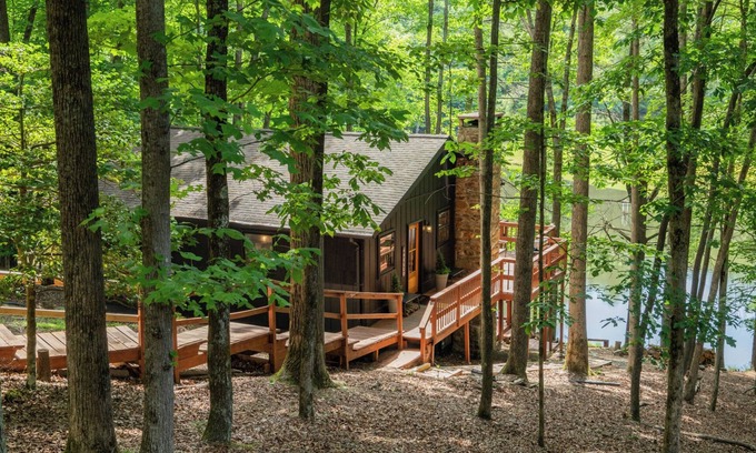 Deep Gap Cabin | Lakefront Cabin in the High Country. Pet Friendly! Kid Friendly!