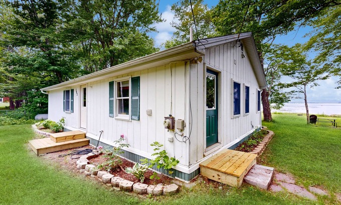 Smithfield Cottage | Lakefront cabin on North Pond with private beach
