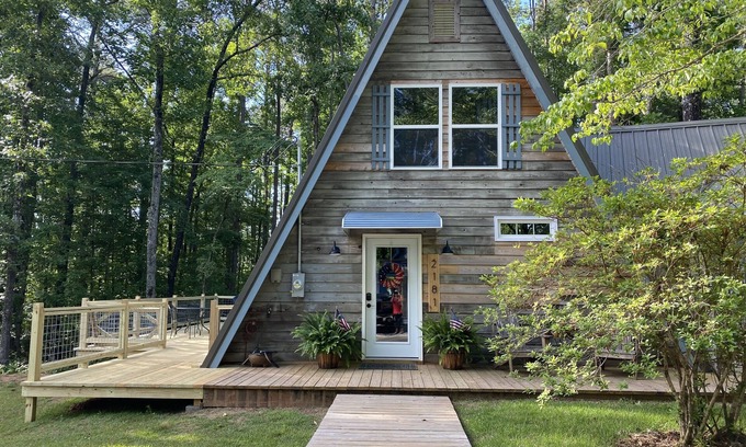Five Points House | Lakefront Cabin on West Point Lake, private dock, fire pit! Near Lagrange