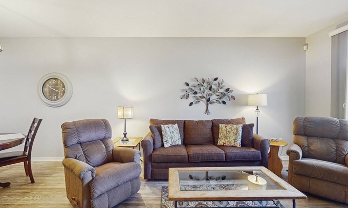 Superstition Lakes Condo | Lakefront condo with private washer/dryer, central AC & heated pool