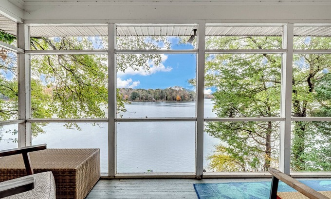Mountain Island House | Lakefront Cottage Charlotte location, near White Water, Belmont, Airport