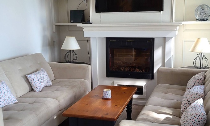 Selkirk Cottage | Lakefront cottage - Erie Breeze w/wifi & sat.tv.