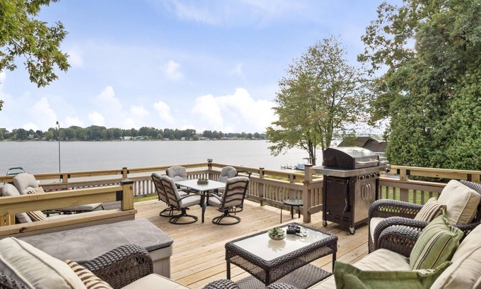 Vestaburg Cottage | Lakefront Cottage Northside Dickerson Lake