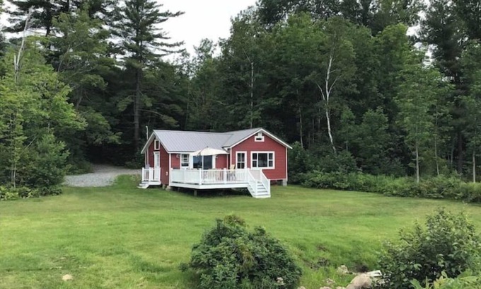 Concord Cottage | Lakefront Cottage on beautiful Miles Pond w/dock.