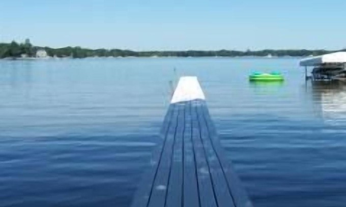 Bradley Cottage | Lakefront Cottage sleeps 6
