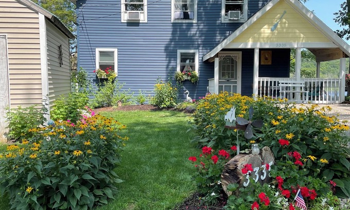 Bouckville Cottage | LAKEFRONT Cottage swimming fishing close to Colgate sleeps 4 SUPER Clean