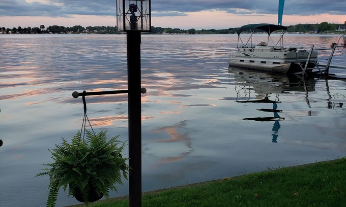 Paris Cottage | Lakefront Cottage