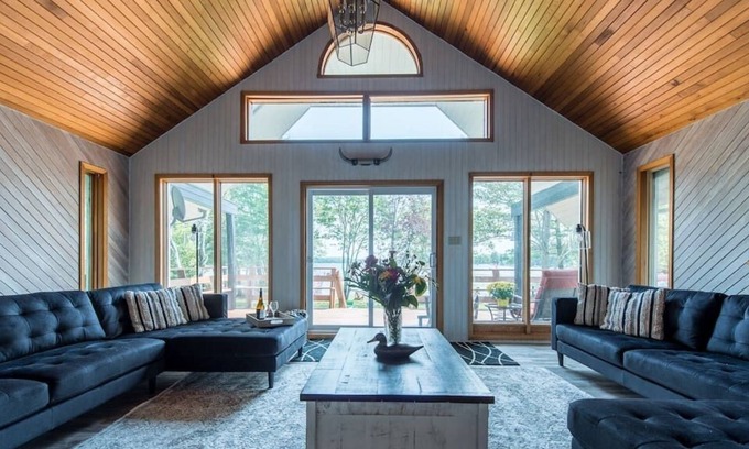Douro-Dummer Cottage | Lakefront Cottage with Cozy Cabin Appeal