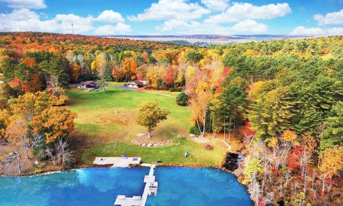 Highland Lake Cottage | Lakefront | Foliage | HotTub | GameRoom | Firepit