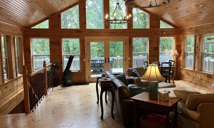 Quitman House | Lakefront, Forested, 4 bed/2 bath, Ping Pong, Pool Table, Kayaks, Wifi, No Pets.