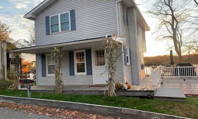 Carbondale House | Lakefront Home!