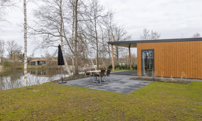 Hoge Hexel Ski Chalet | Lakefront Holiday home