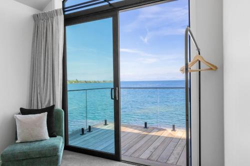 Taupo House | Lakefront Home Spa Pool