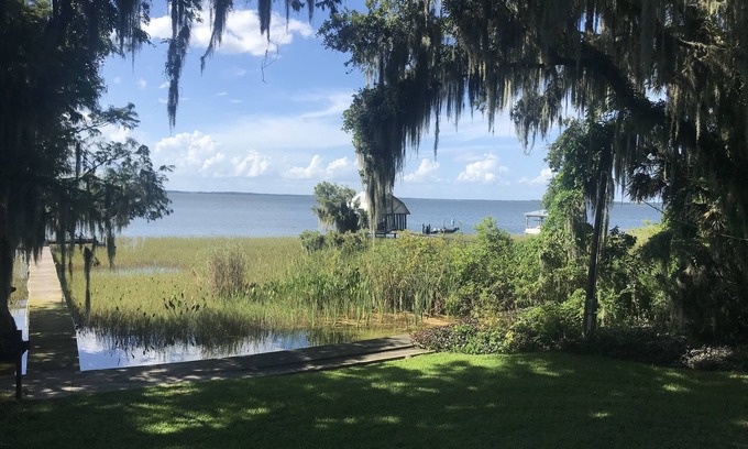 Yalaha House | Lakefront Home with Boat Dock