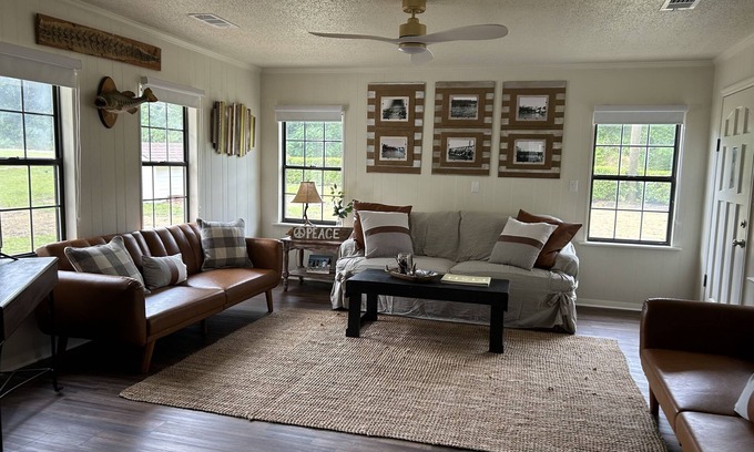 Warwick House | Lakefront House@Blackshear-.71acre 4BR: 6beds, 2futons. 3Bath. 2dens. 1849sqft.