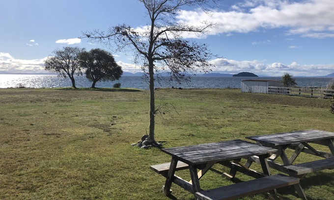 Tauranga Taupo House | Lakefront house