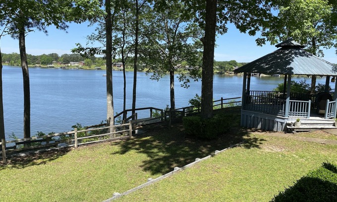 Northport House | LAKEFRONT house on Lake Tuscaloosa
