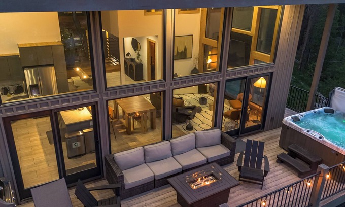 Black Hawk House | Lakefront Kayaks Views Fishing HotTub