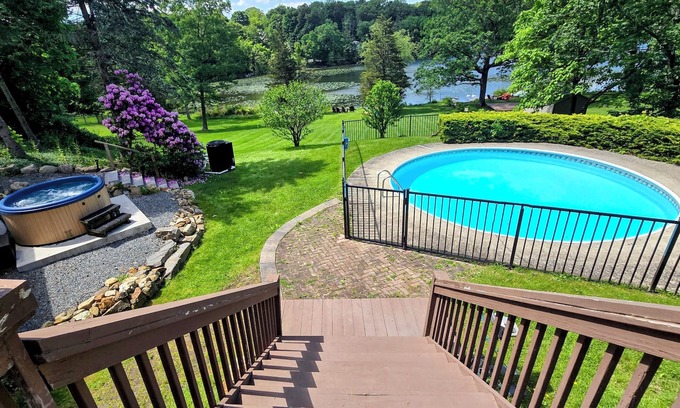 Walton Park House | Lakefront/Legoland/West Point Retreat Under 1 Hour From NYC! Heated pool & Spa!