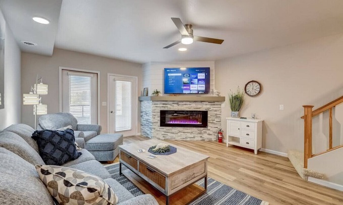 Lake Delton Condo | Lakefront Luxury 212 · Lakefront Luxury for Families or Couples
