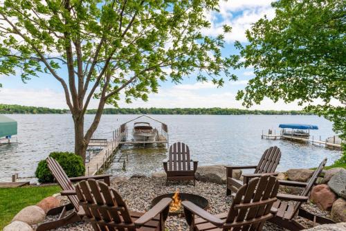 Mound House | Lakefront Luxury